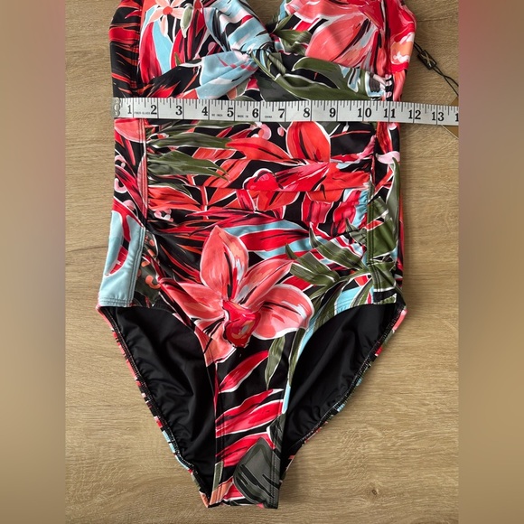 NipTuck Swim Louise Hot Tropics Floral twist front SZ 4 Women's swimsuit - Picture 8 of 11